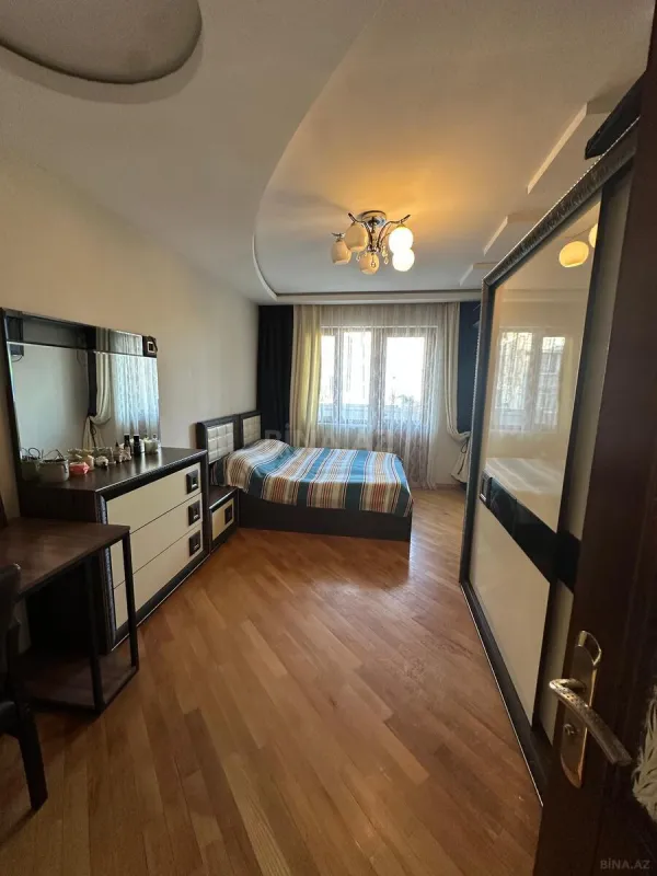 Satılır 4 otaqlı mənzil 120 m²