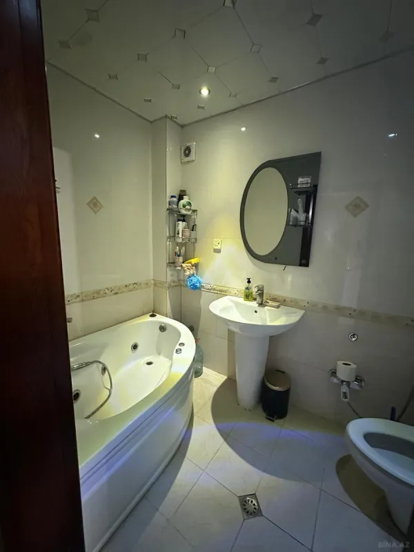 Satılır 4 otaqlı mənzil 120 m²