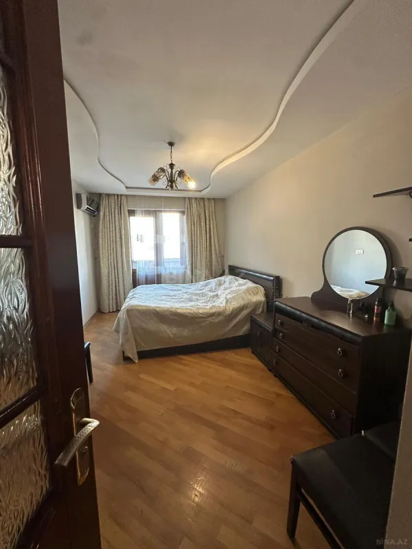 Satılır 4 otaqlı mənzil 120 m²