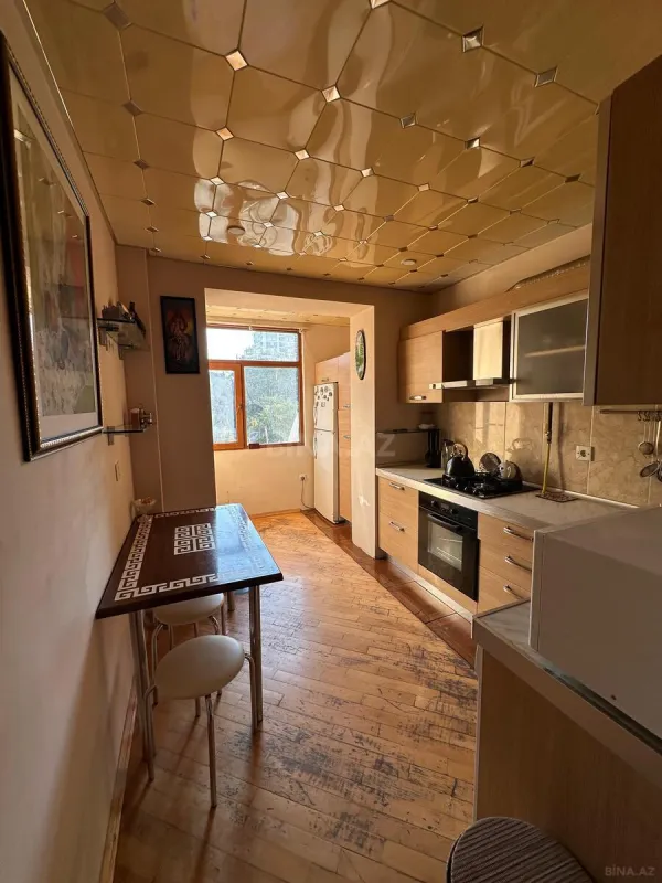 Satılır 4 otaqlı mənzil 120 m²