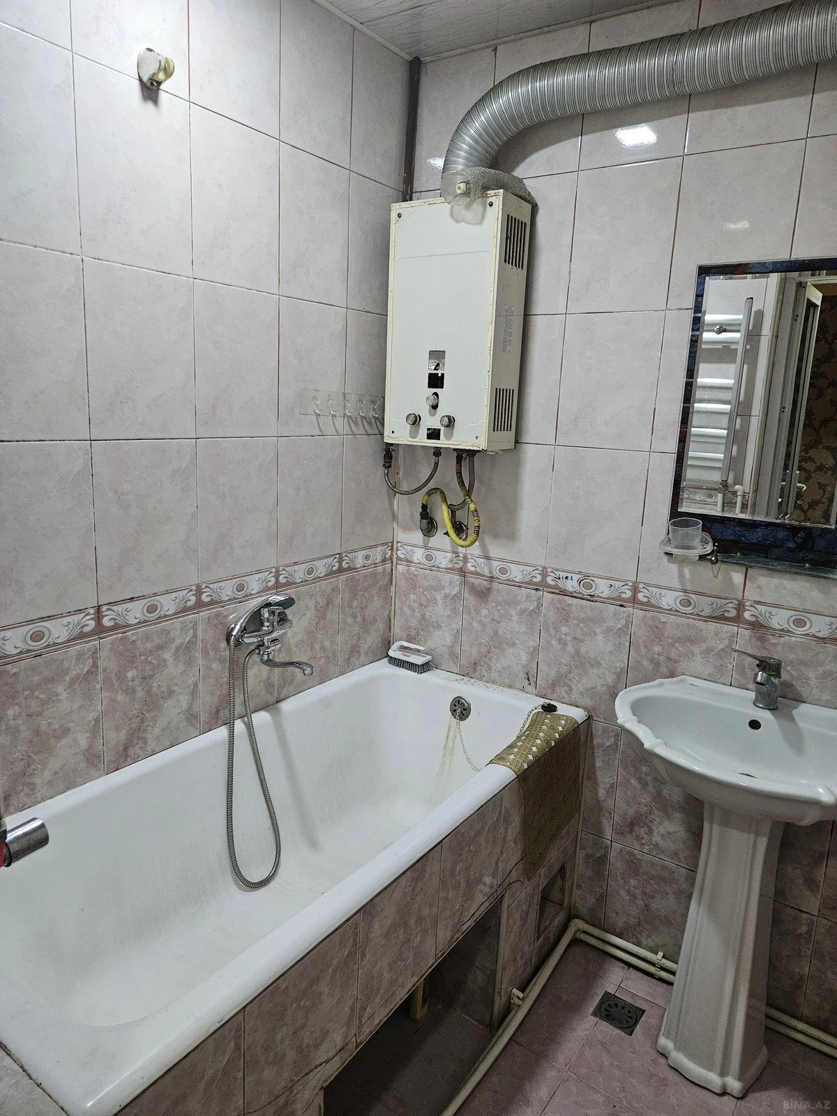 Satılır 4 otaqlı mənzil 72 m²