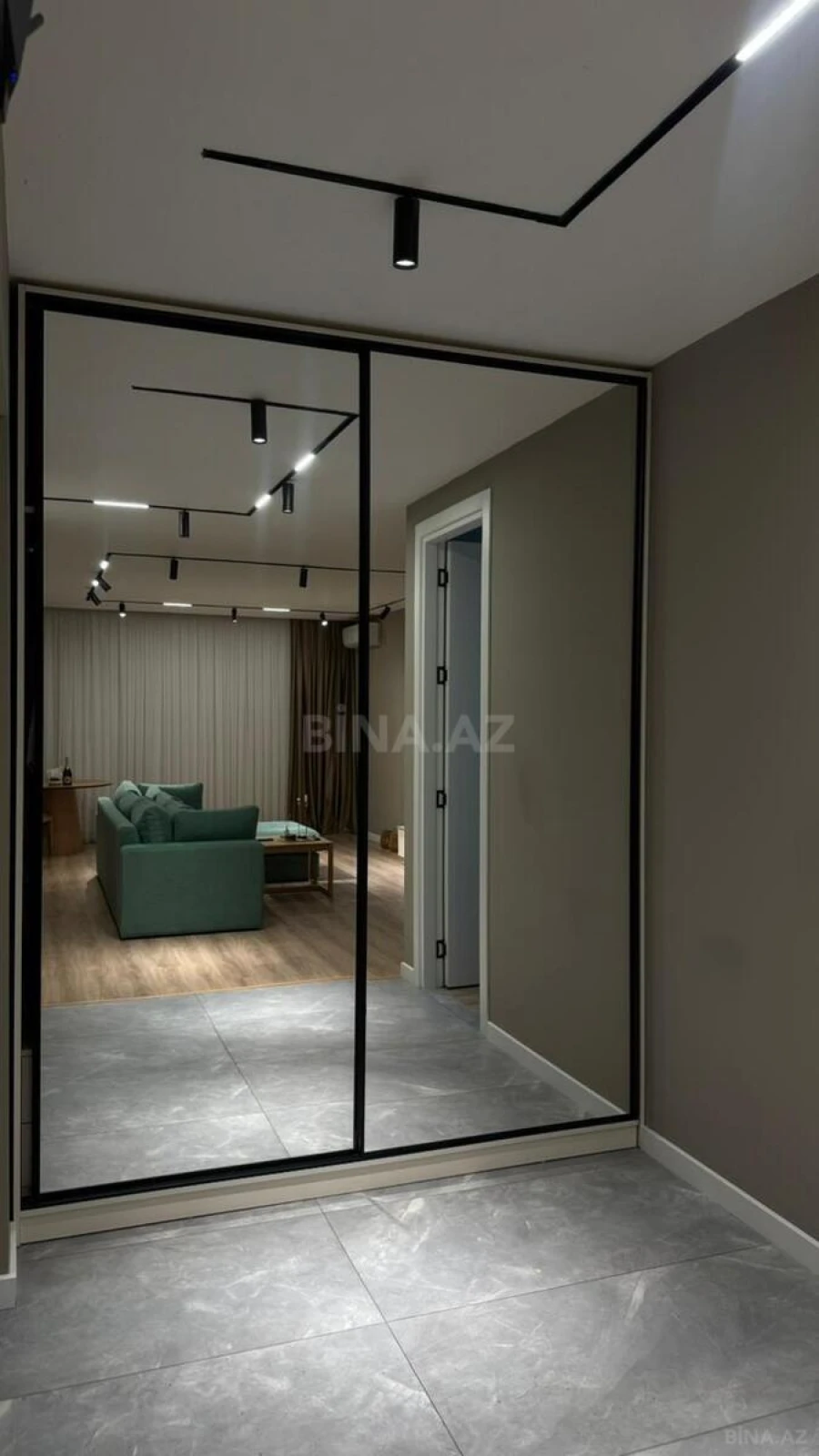 Kirayə verilir 3 otaqlı mənzil 145 m²