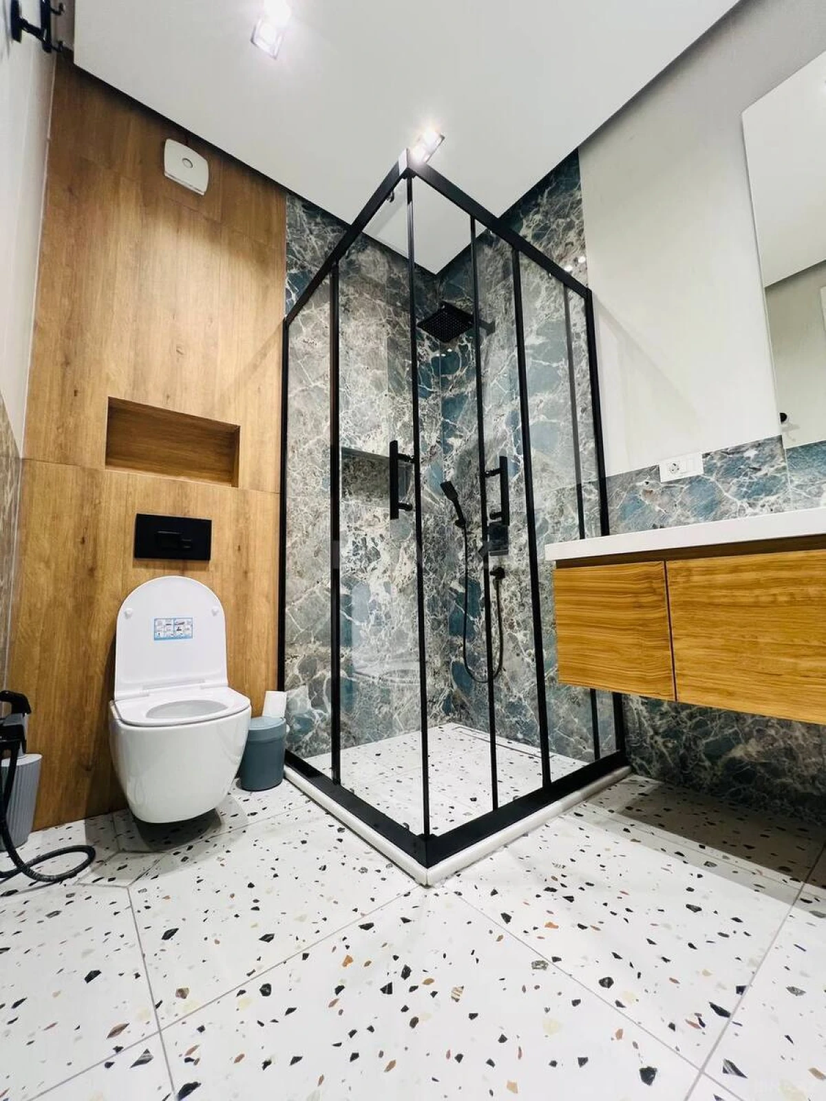 Kirayə verilir 3 otaqlı mənzil 145 m²