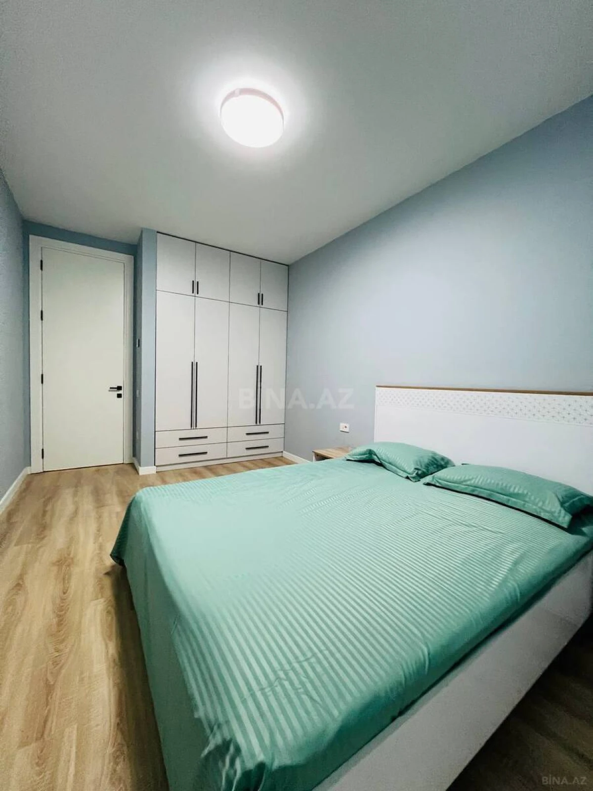 Kirayə verilir 3 otaqlı mənzil 145 m²