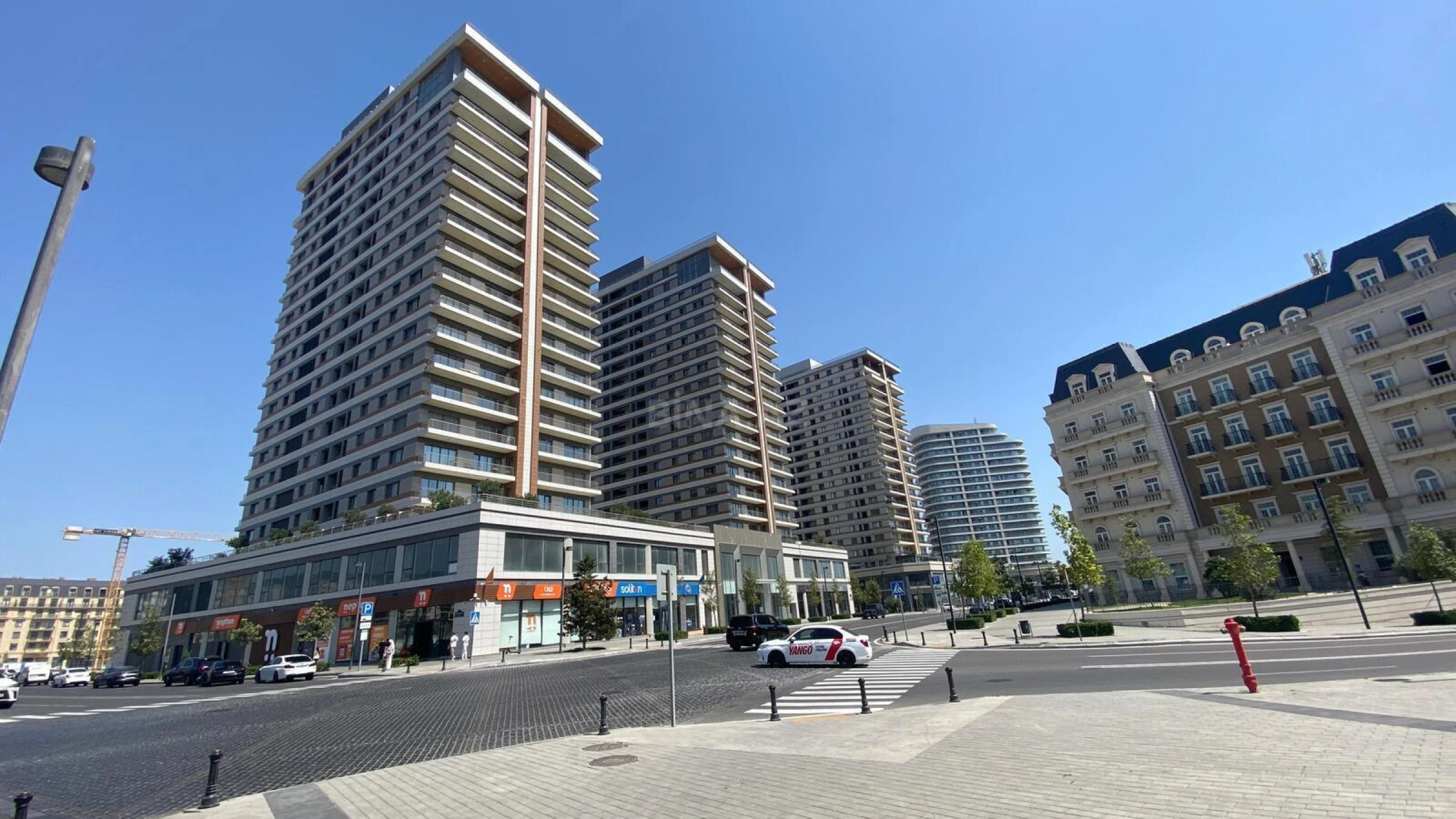 Satılır 4 otaqlı mənzil 190 m²