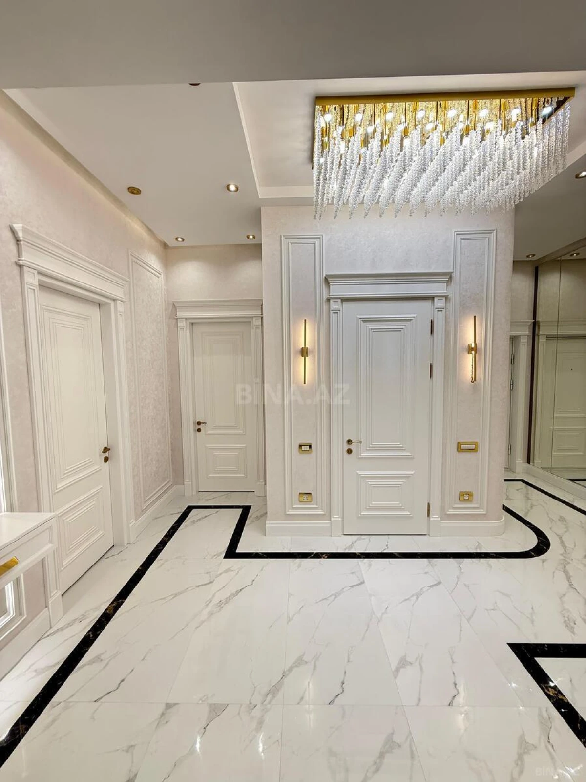 Satılır 4 otaqlı mənzil 190 m²