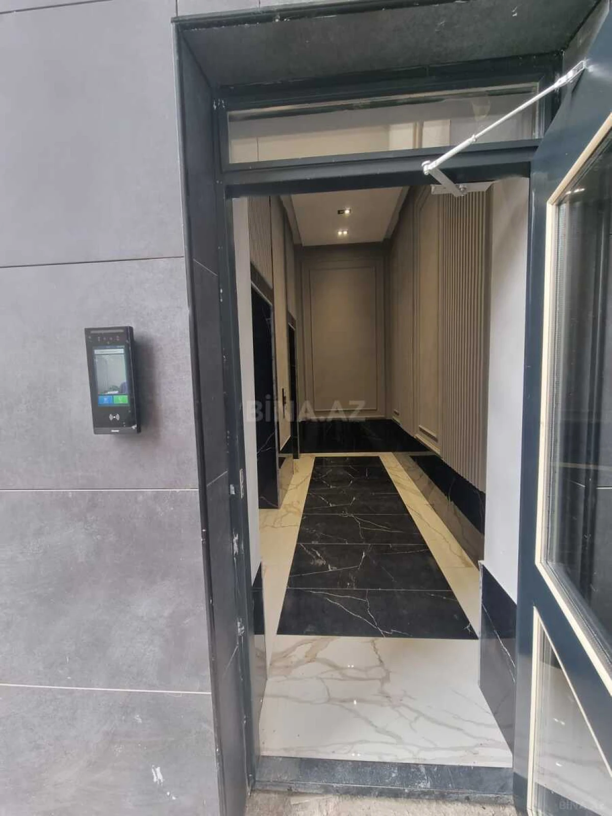 Satılır 3 otaqlı mənzil 127 m²