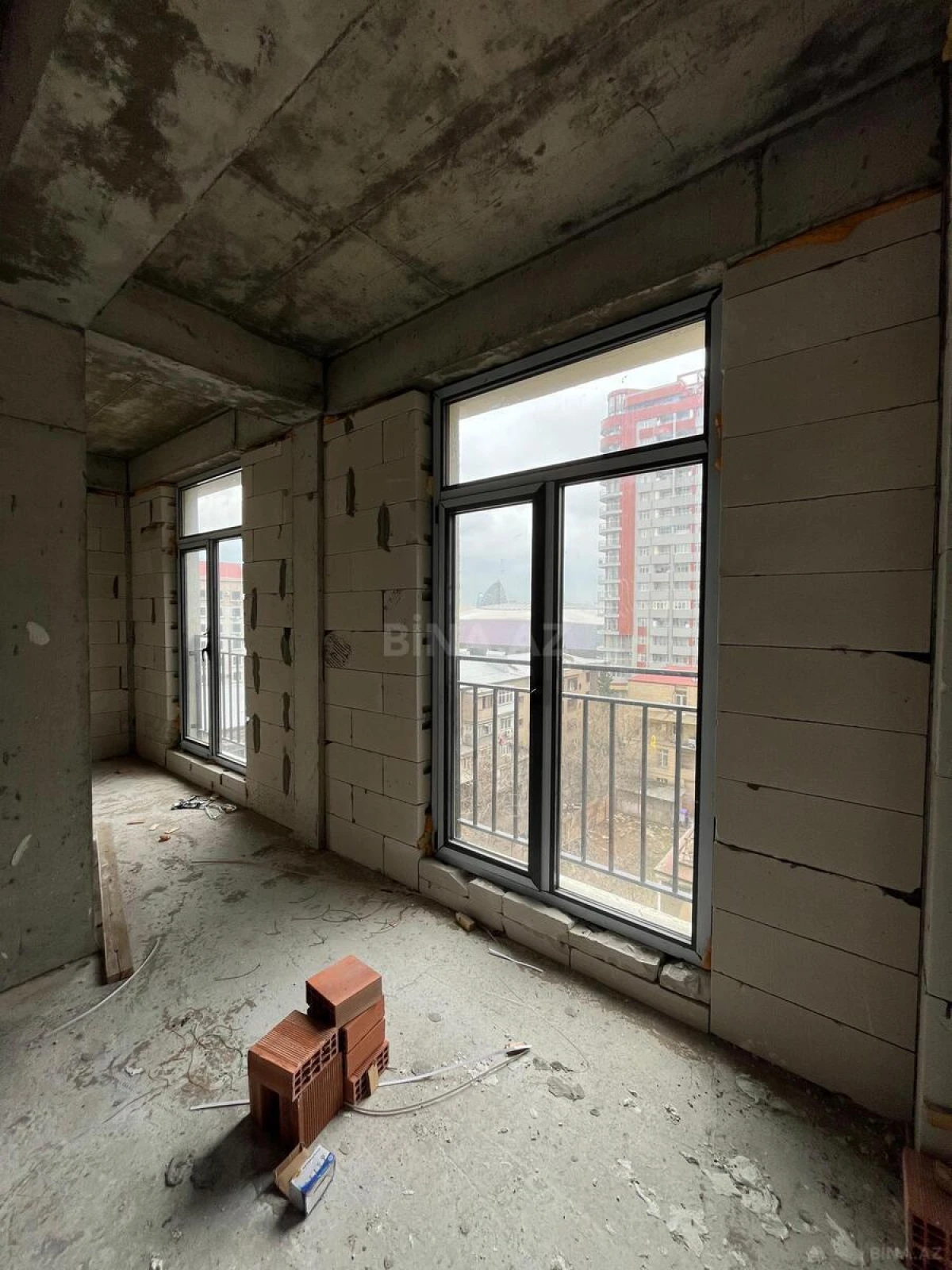 Satılır 3 otaqlı mənzil 127 m²