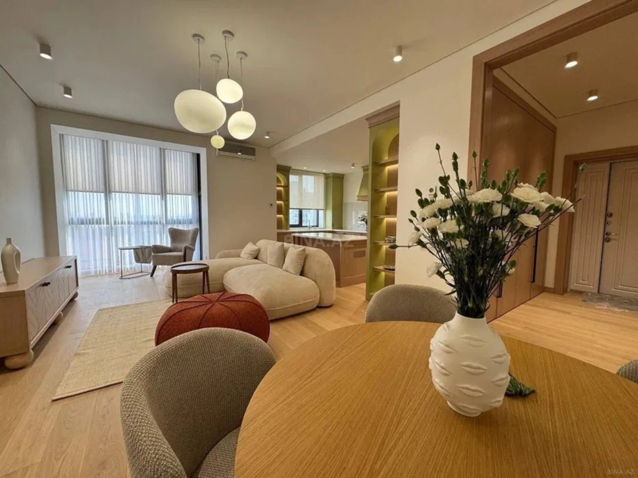 Kirayə verilir 2 otaqlı mənzil 75 m²