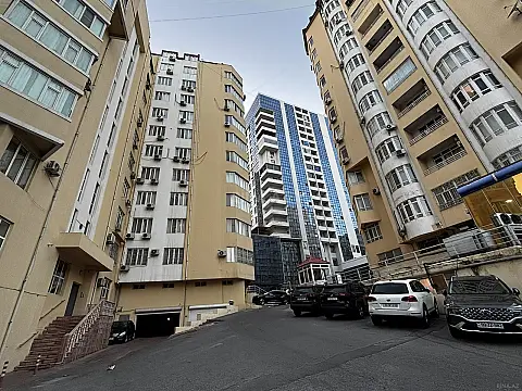 Satılır 4 otaqlı mənzil 170 m² — Bakı, İnşaatçılar 4 otaq 170.00 m²