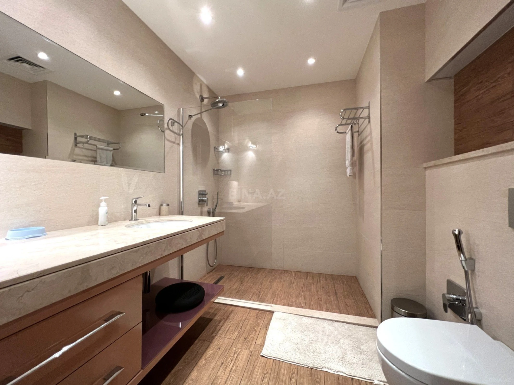 Kirayə verilir 3 otaqlı mənzil 130 m²