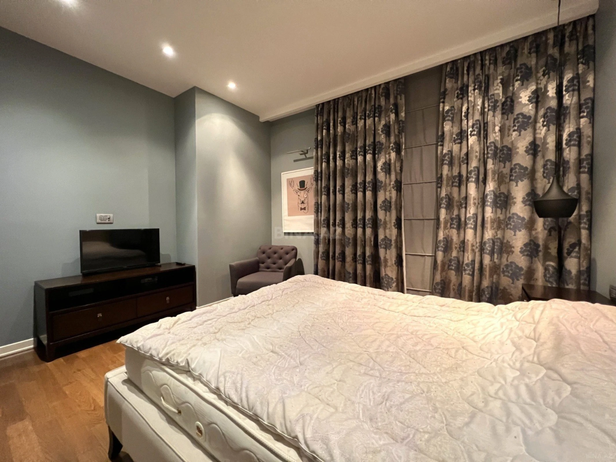 Kirayə verilir 3 otaqlı mənzil 130 m²