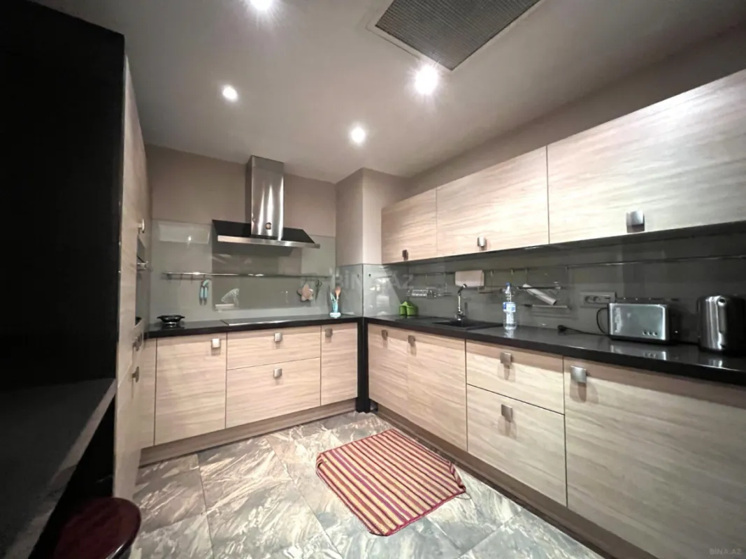 Kirayə verilir 3 otaqlı mənzil 130 m²