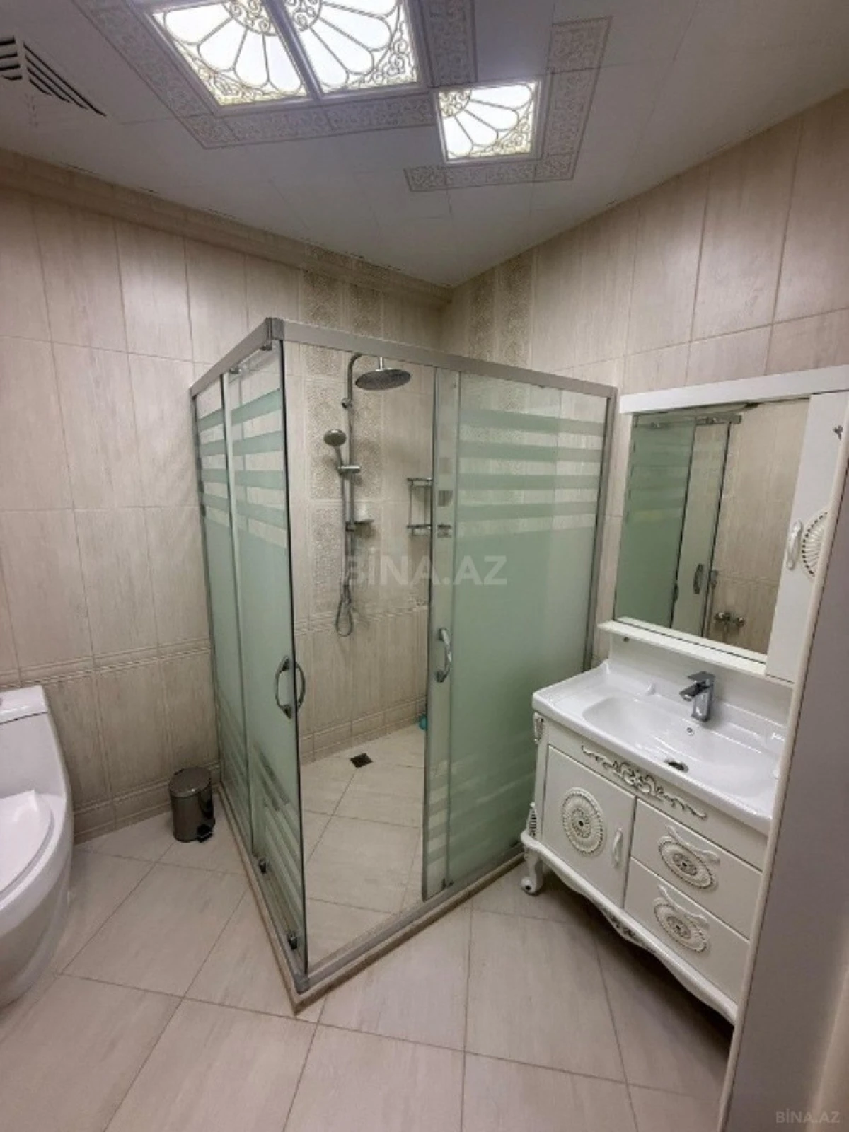 Satılır 3 otaqlı mənzil 137 m²