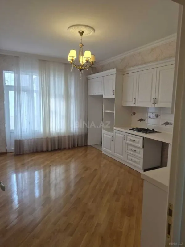 Satılır 3 otaqlı mənzil 137 m²