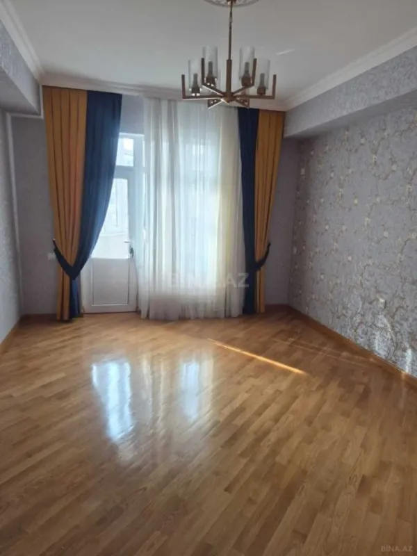 Satılır 3 otaqlı mənzil 137 m²