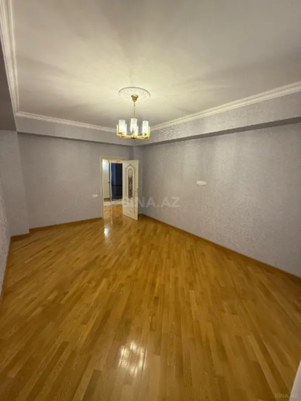 Satılır 3 otaqlı mənzil 137 m²