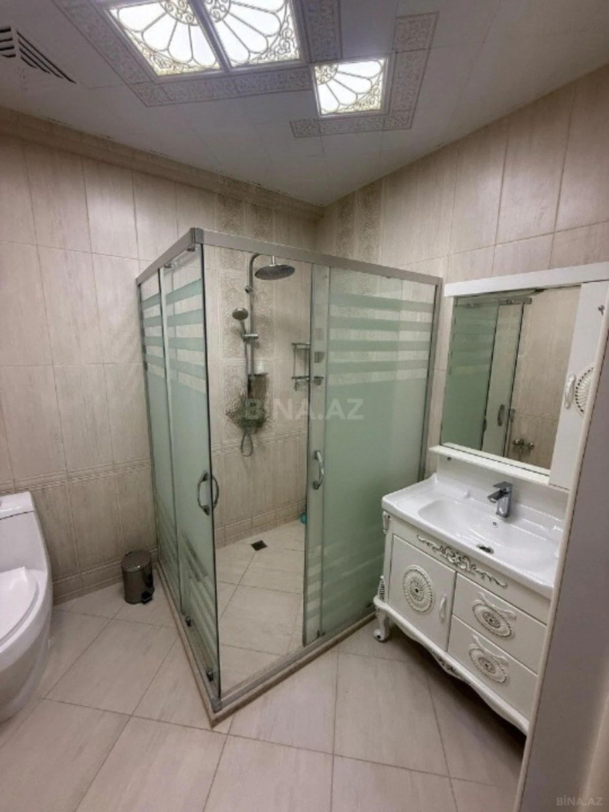 Satılır 3 otaqlı mənzil 137 m²