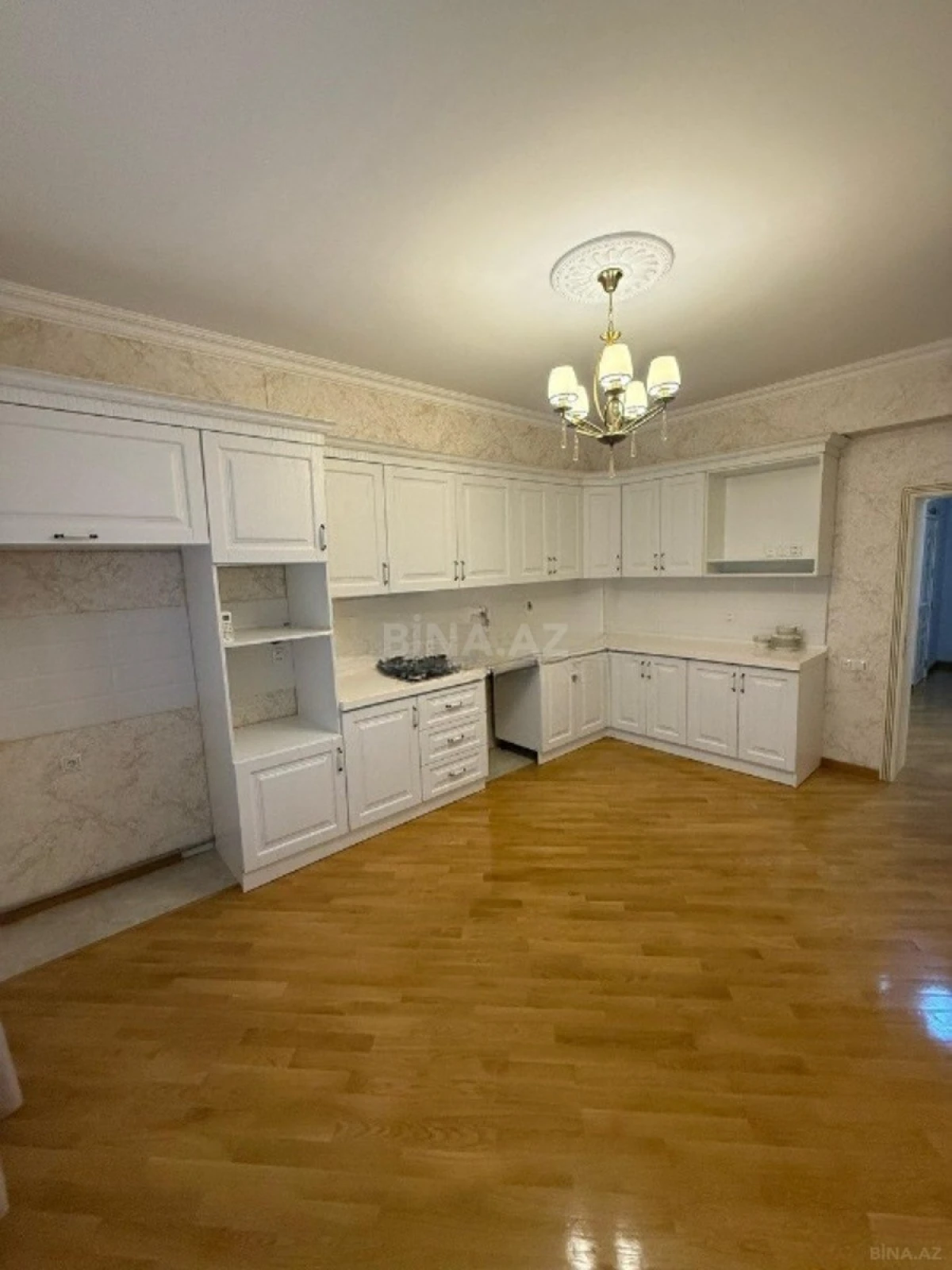 Satılır 3 otaqlı mənzil 137 m²