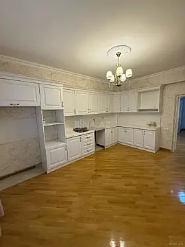 Satılır 3 otaqlı mənzil 137 m²