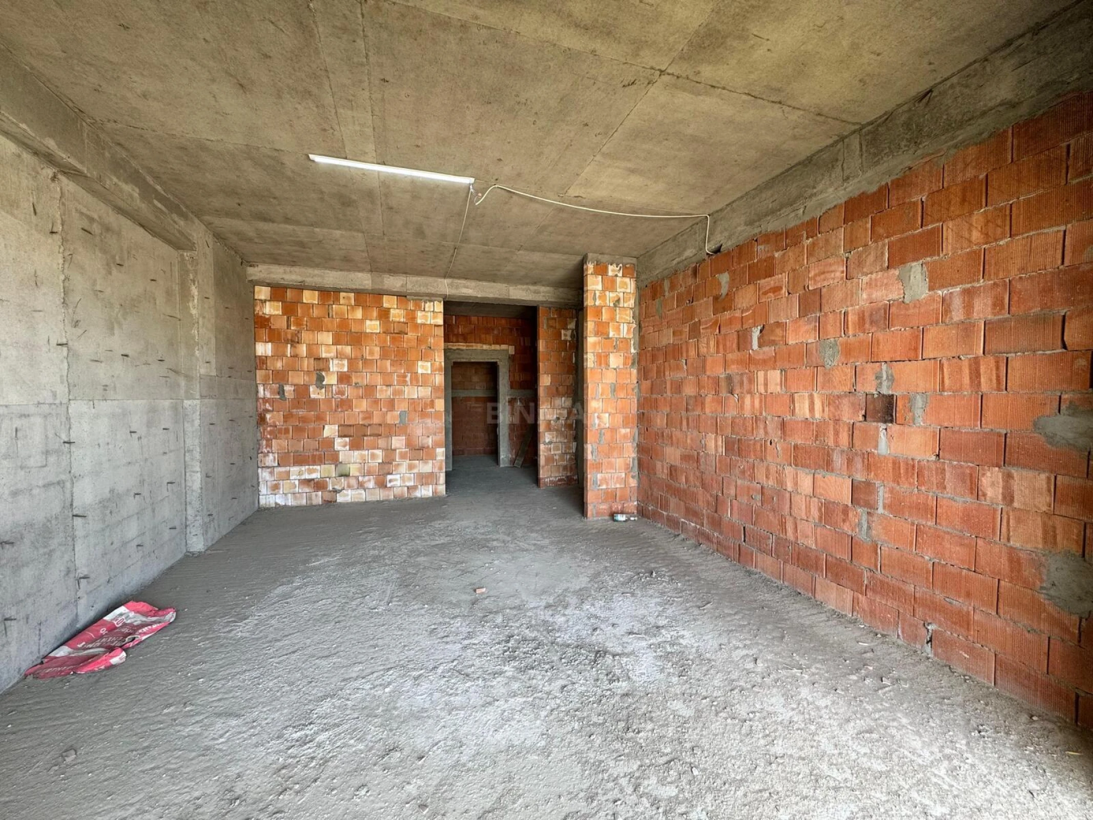 Satılır 1 otaqlı mənzil 57 m²