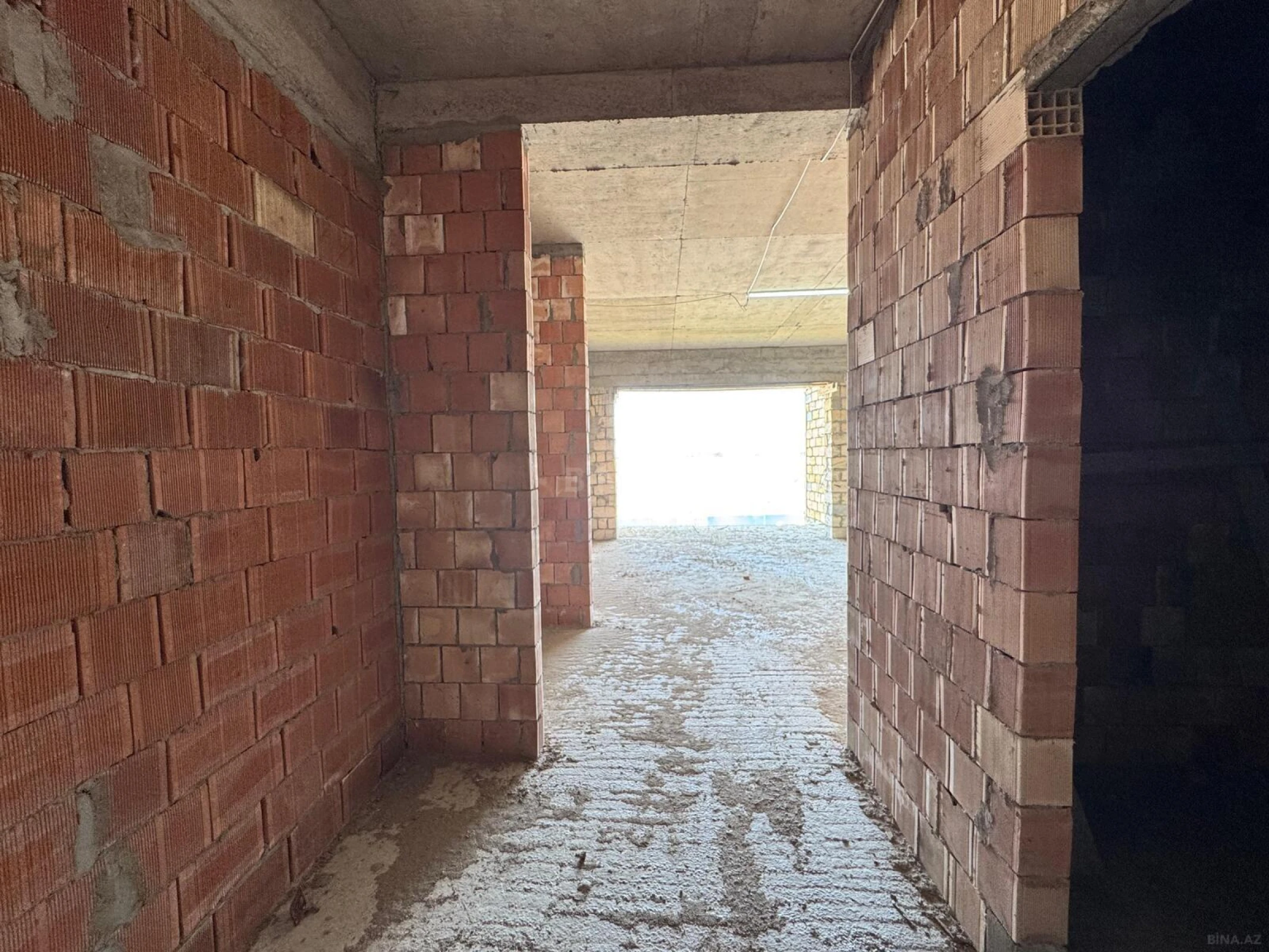 Satılır 1 otaqlı mənzil 57 m²