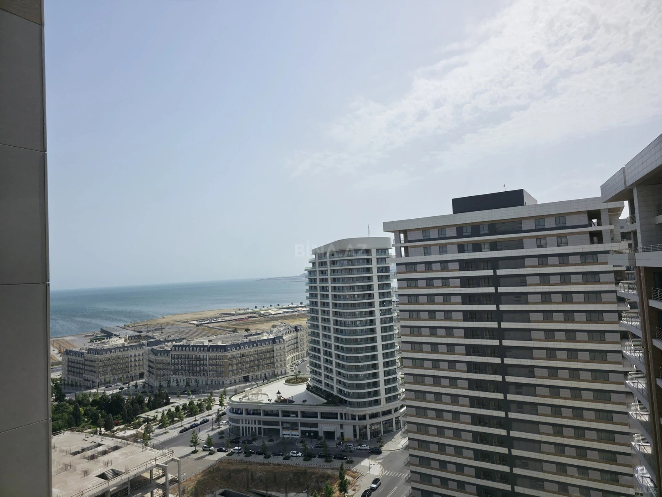 Satılır 5 otaqlı mənzil 325 m²