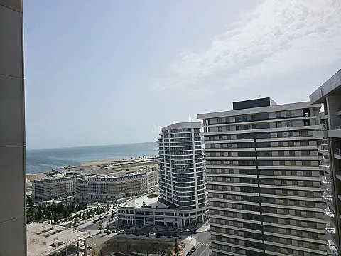 Satılır 5 otaqlı mənzil 325 m²