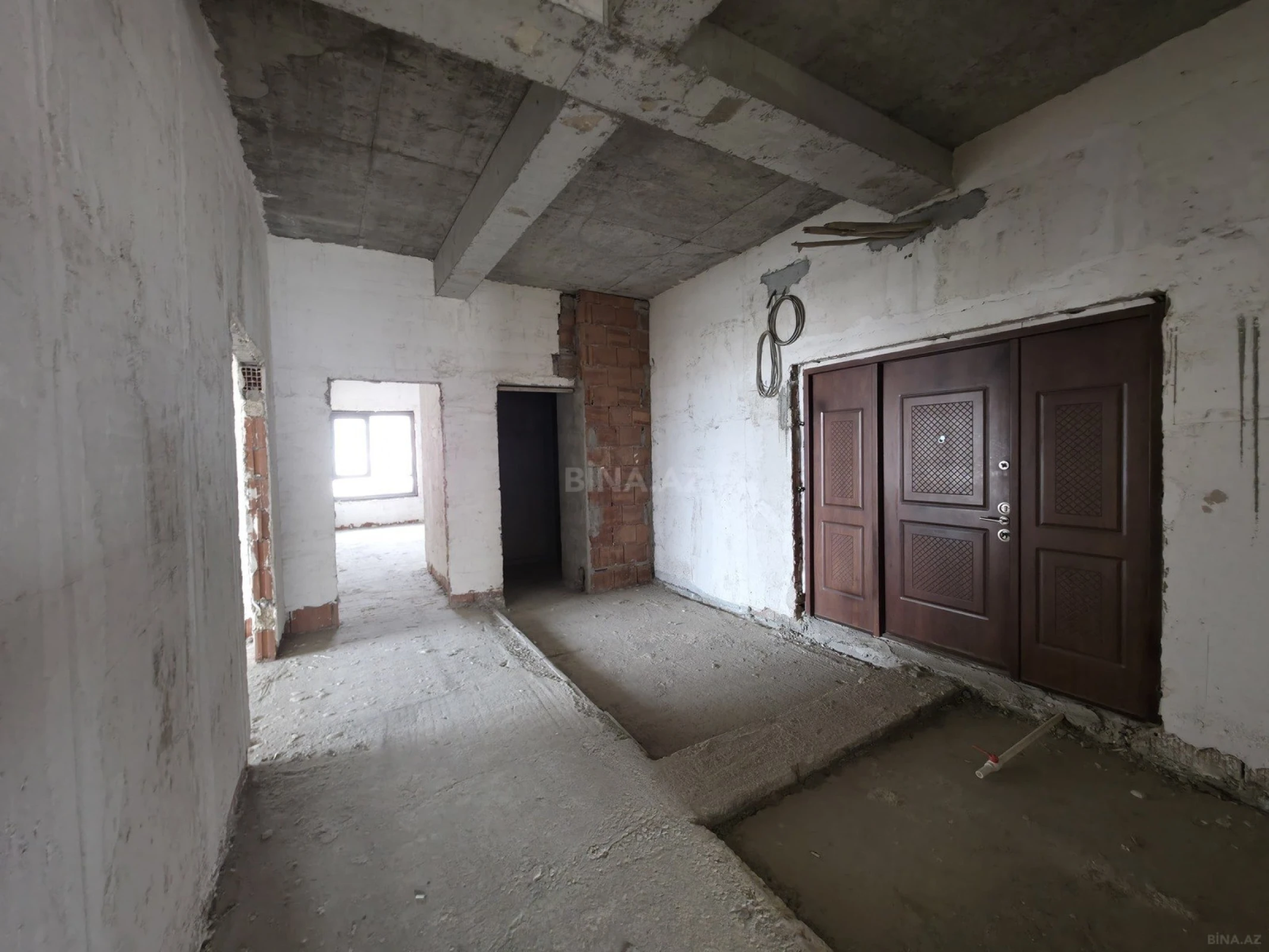 Satılır 5 otaqlı mənzil 325 m²