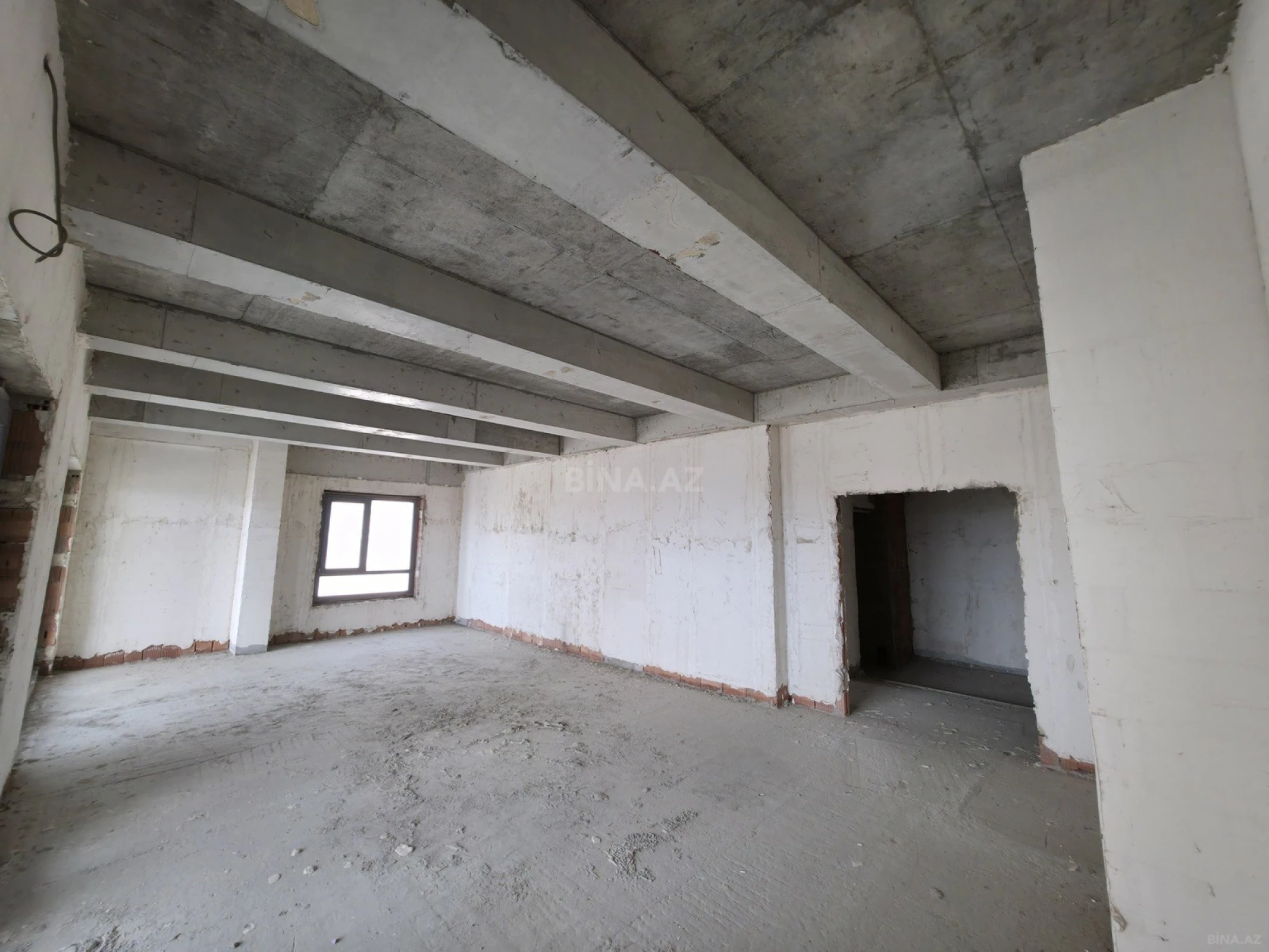 Satılır 5 otaqlı mənzil 325 m²