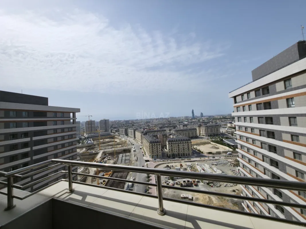 Satılır 5 otaqlı mənzil 325 m²