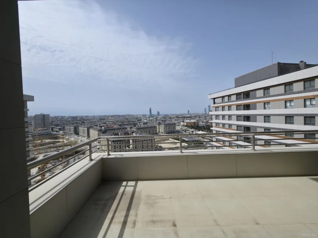 Satılır 5 otaqlı mənzil 325 m²