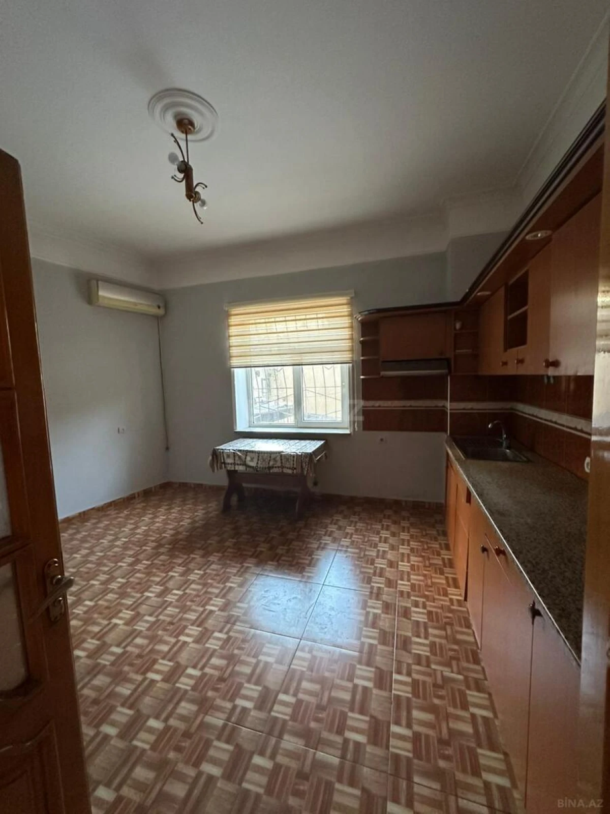 Kirayə verilir 4 otaqlı ofis 160 m²