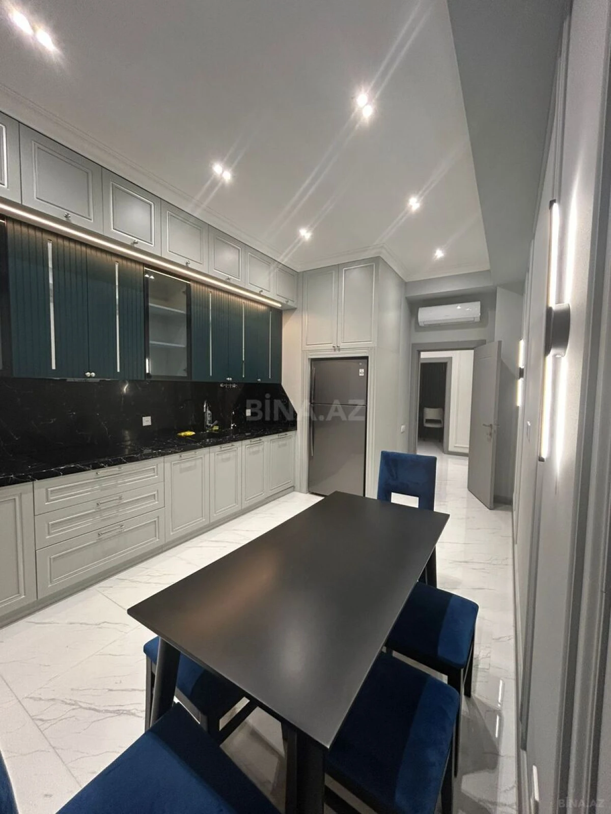 Kirayə verilir 3 otaqlı mənzil 160 m²