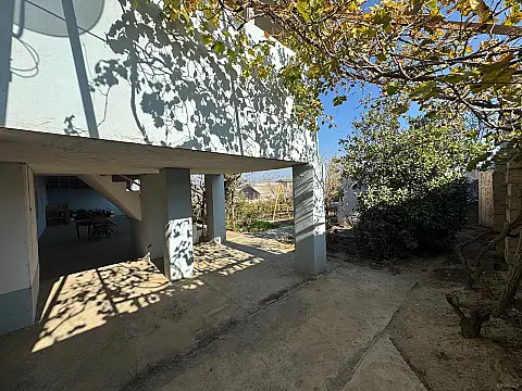 Satılır 8 otaqlı həyət evi 400 m²