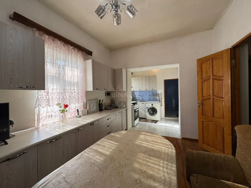 Satılır 8 otaqlı həyət evi 400 m²