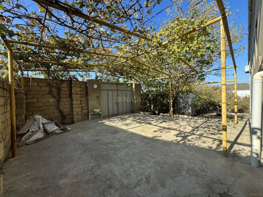 Satılır 8 otaqlı həyət evi 400 m²
