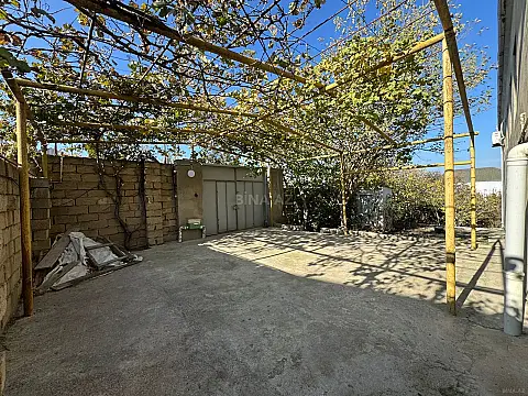 Satılır 8 otaqlı həyət evi 400 m²