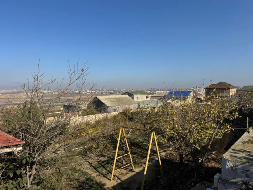 Satılır 8 otaqlı həyət evi 400 m²