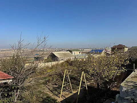 Satılır 8 otaqlı həyət evi 400 m²