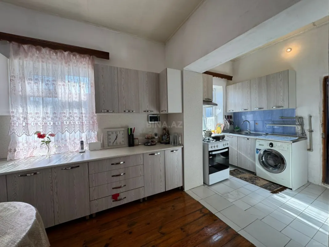 Satılır 8 otaqlı həyət evi 400 m²