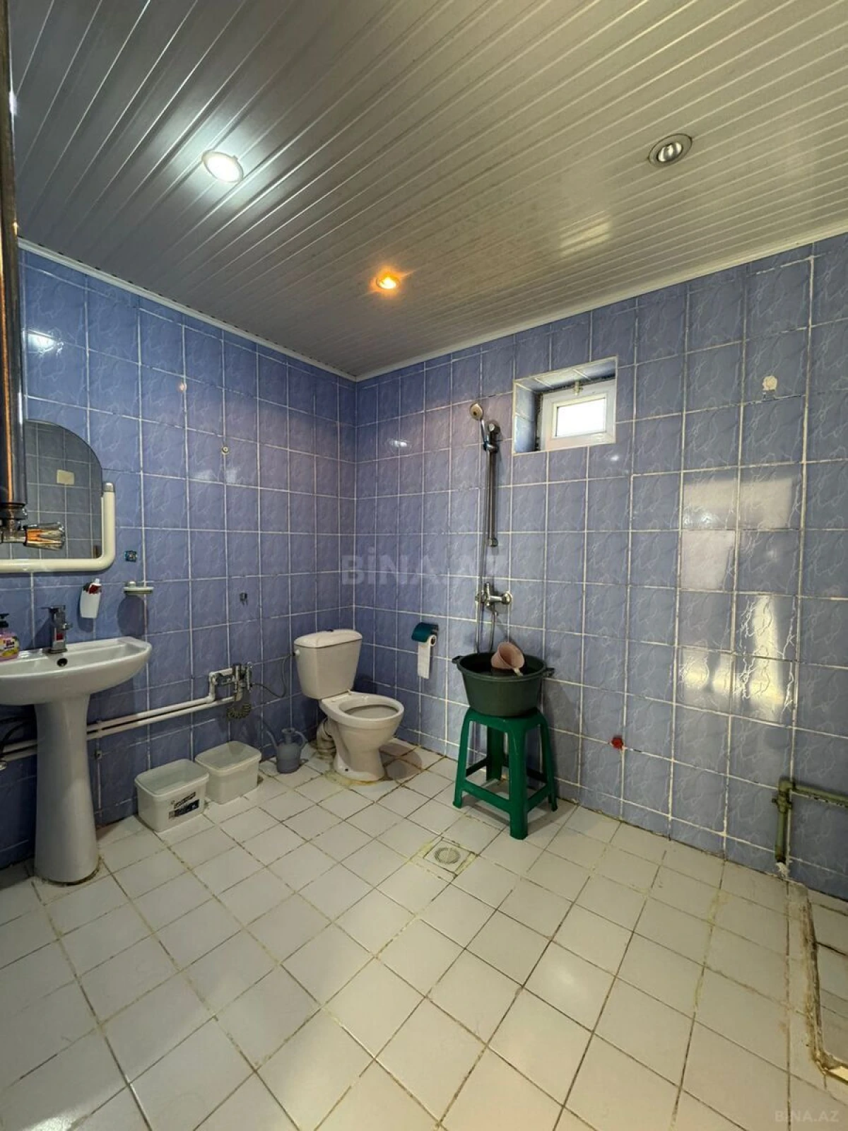 Satılır 8 otaqlı həyət evi 400 m²