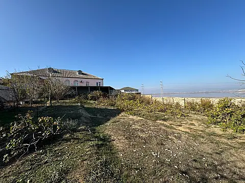 Satılır 8 otaqlı həyət evi 400 m²