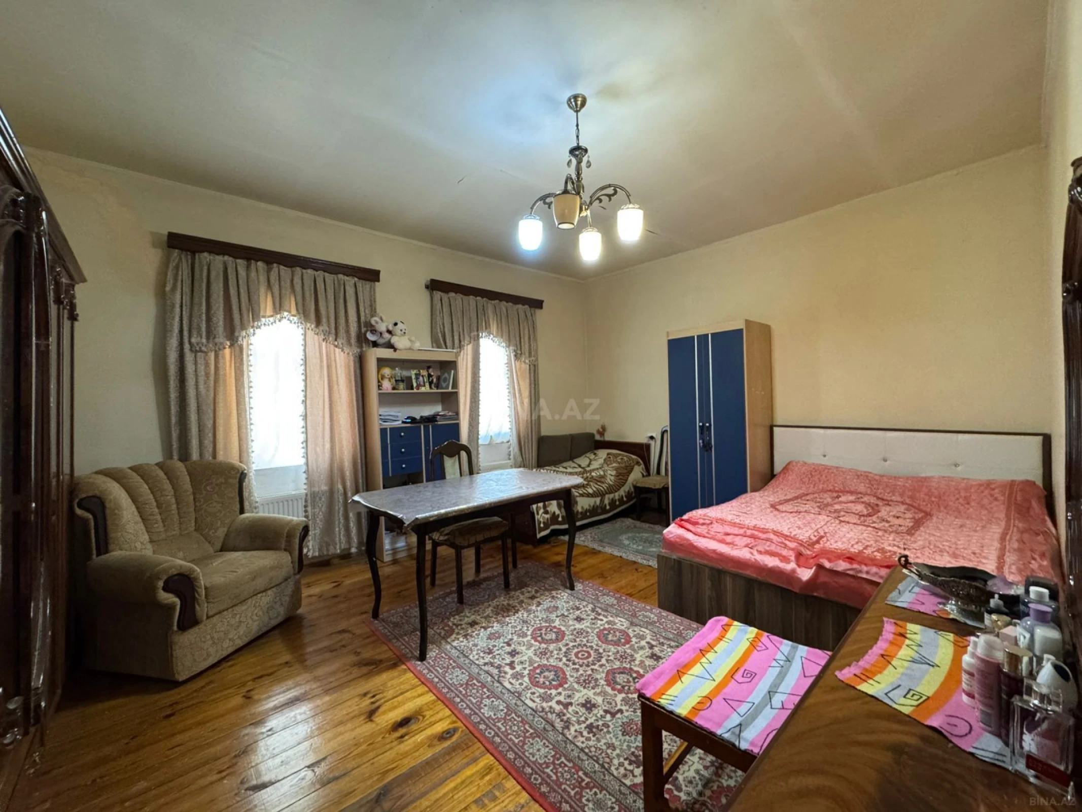 Satılır 8 otaqlı həyət evi 400 m²