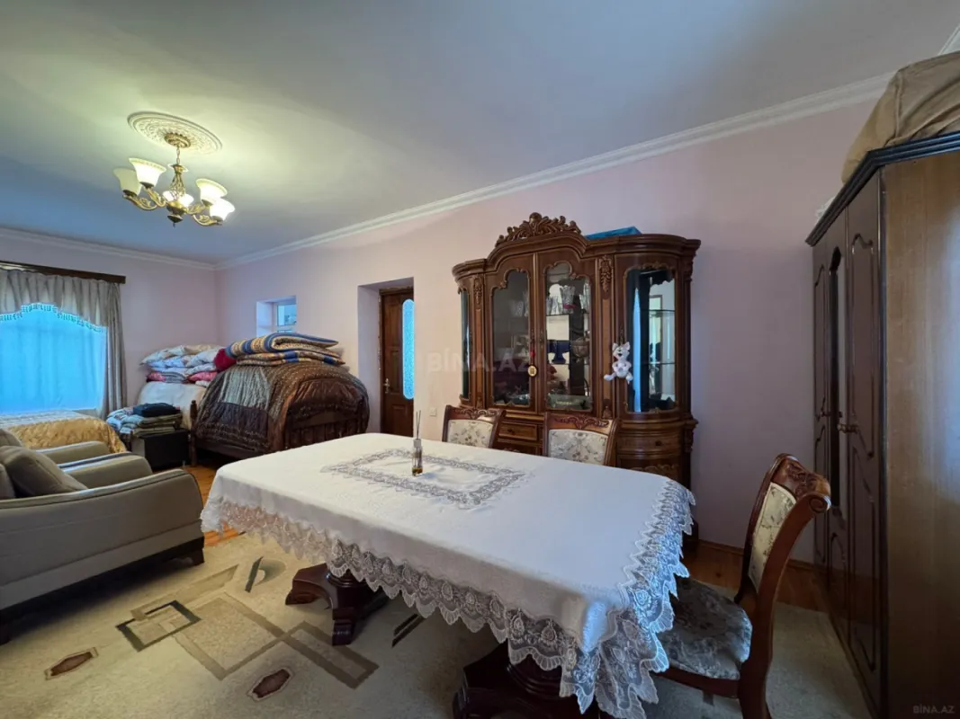 Satılır 8 otaqlı həyət evi 400 m²