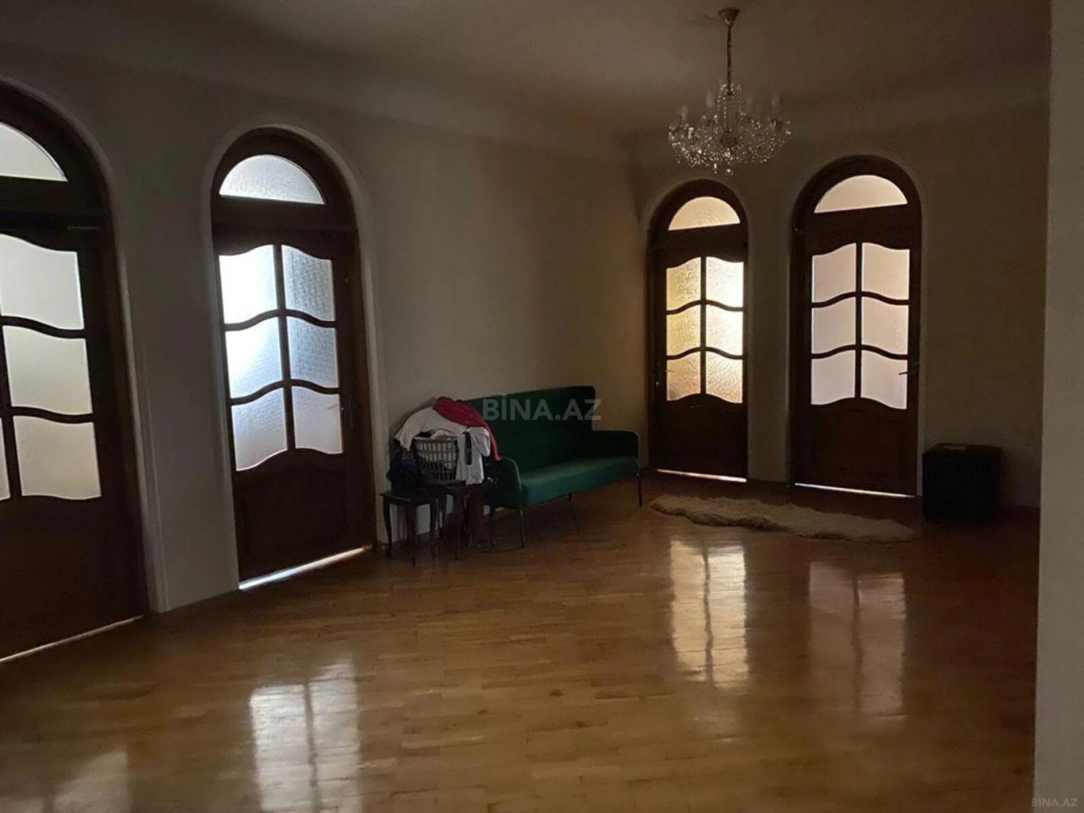 Satılır 10 otaqlı həyət evi 310 m²