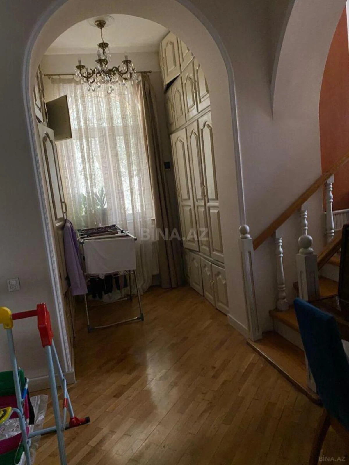 Satılır 10 otaqlı həyət evi 310 m²