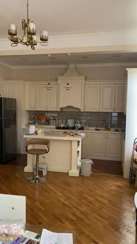 Satılır 10 otaqlı həyət evi 310 m²