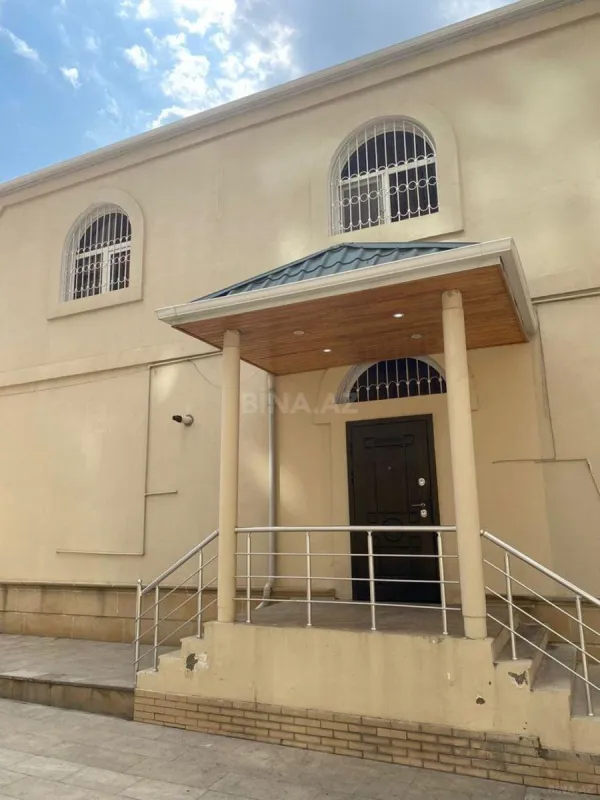 Satılır 10 otaqlı həyət evi 310 m²
