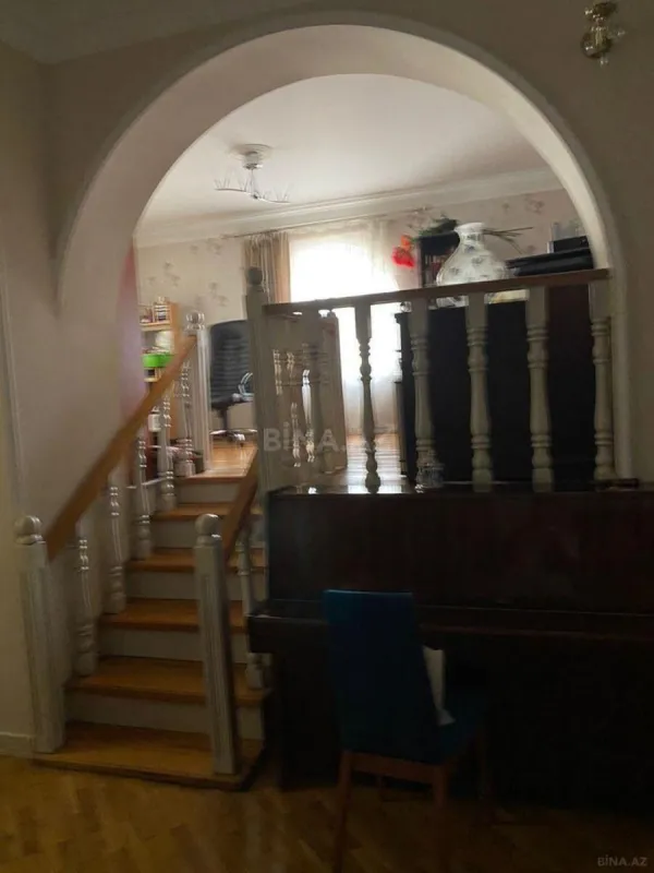 Satılır 10 otaqlı həyət evi 310 m²